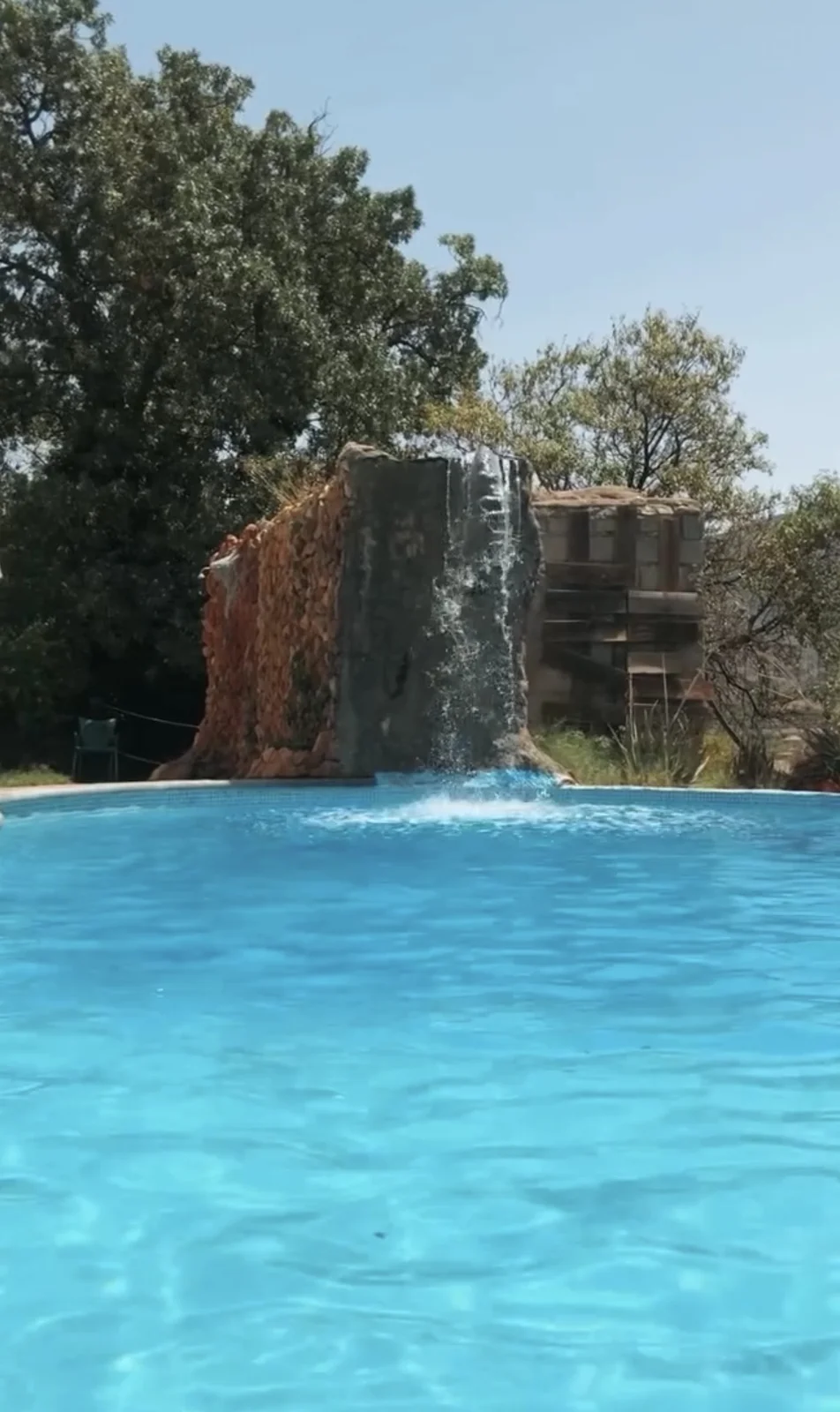 Piscina y Cascada