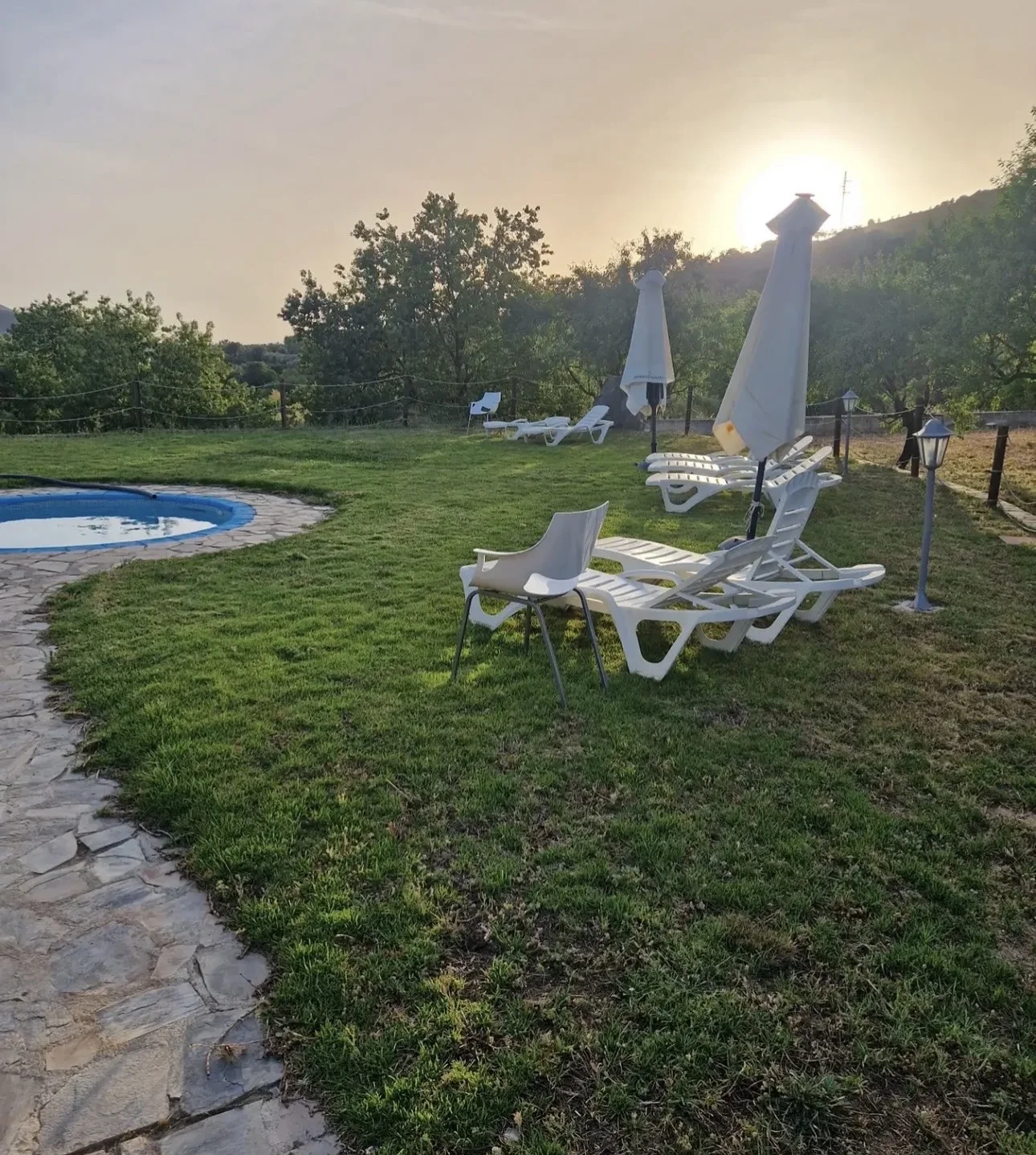 Jardín con Tumbonas