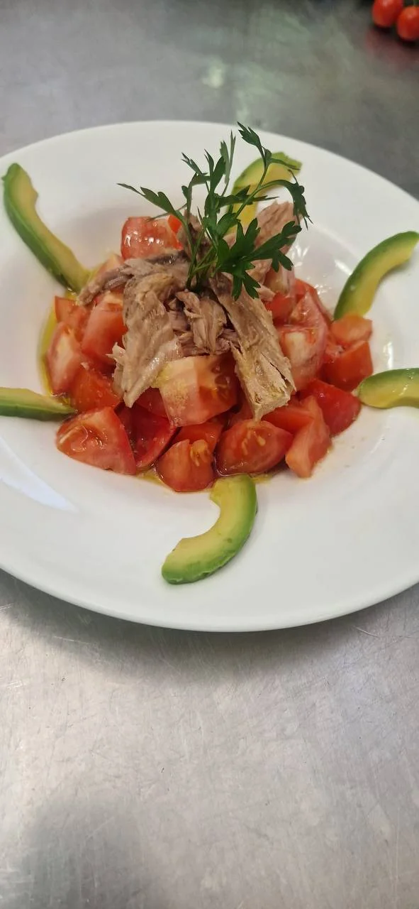 Ensalada Gourmet con Ventresca y Aguacate