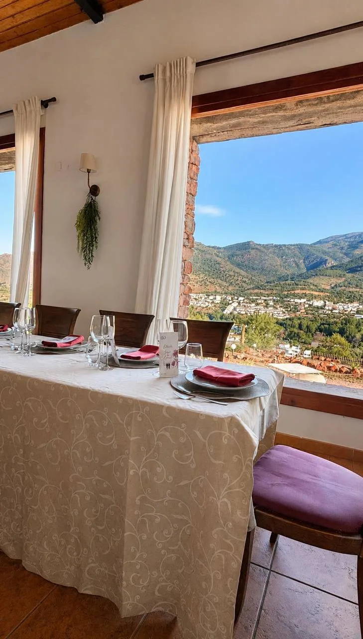Mesa de Comedor Frente al Valle de Benecid